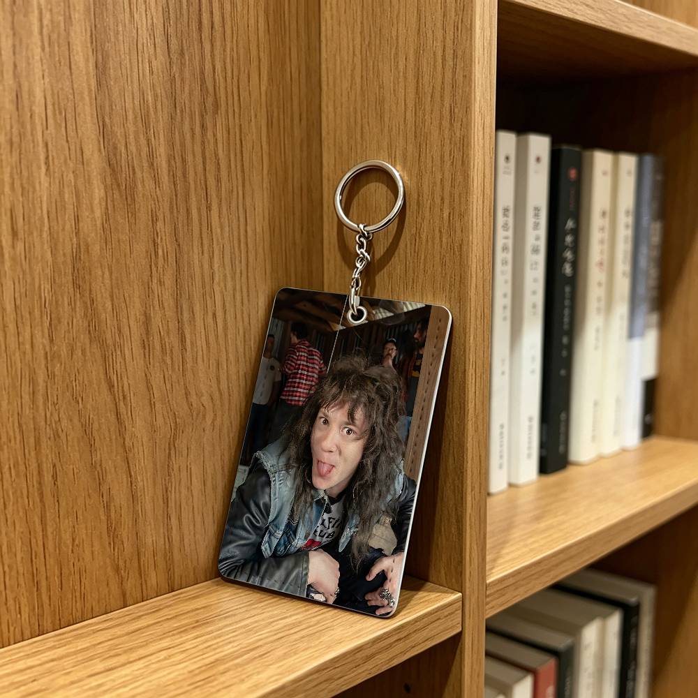 actor J-Joseph Quinn Cat Badge - огляд і ціна For Leather Work