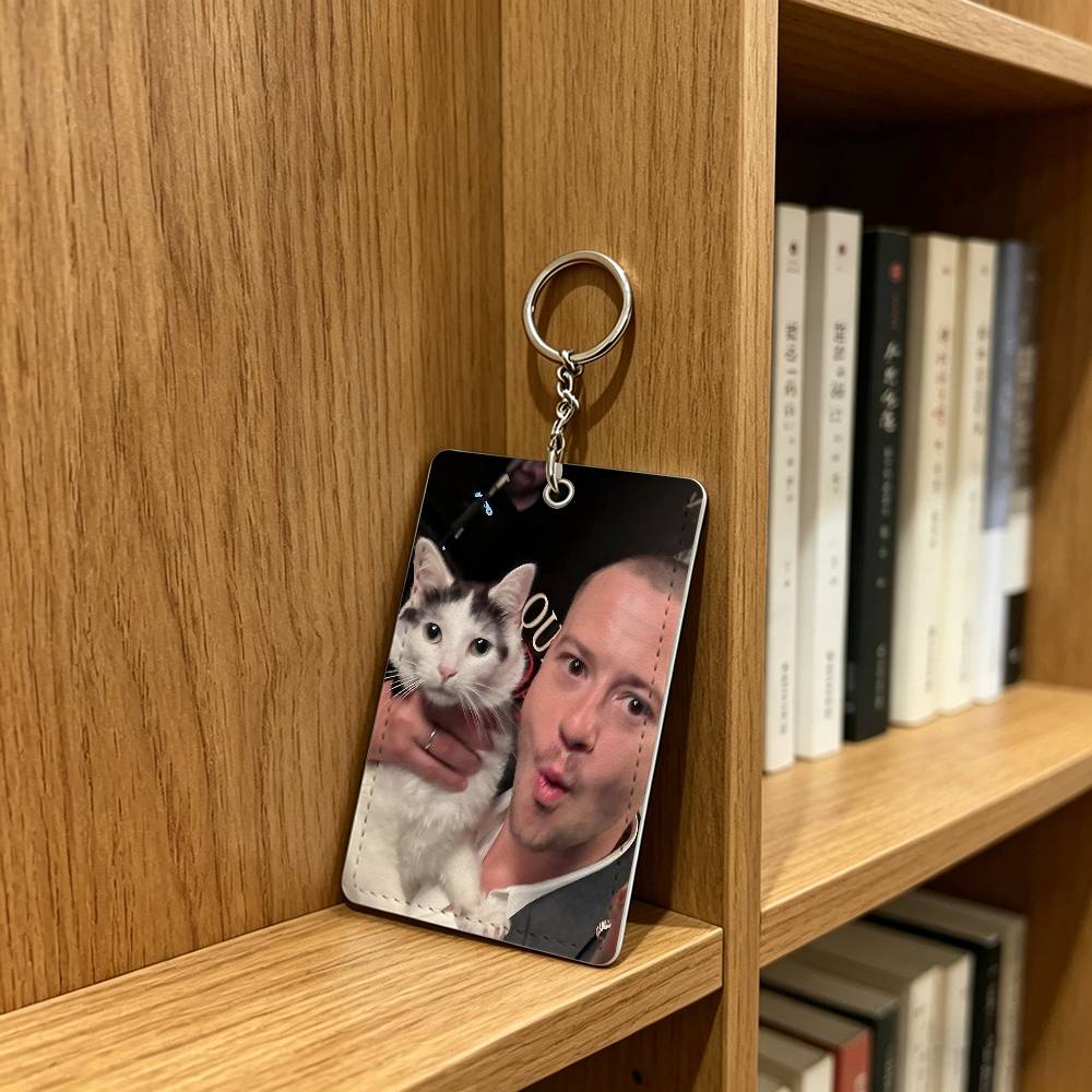 actor J-Joseph Quinn Cat Badge - огляд і ціна For Leather Work