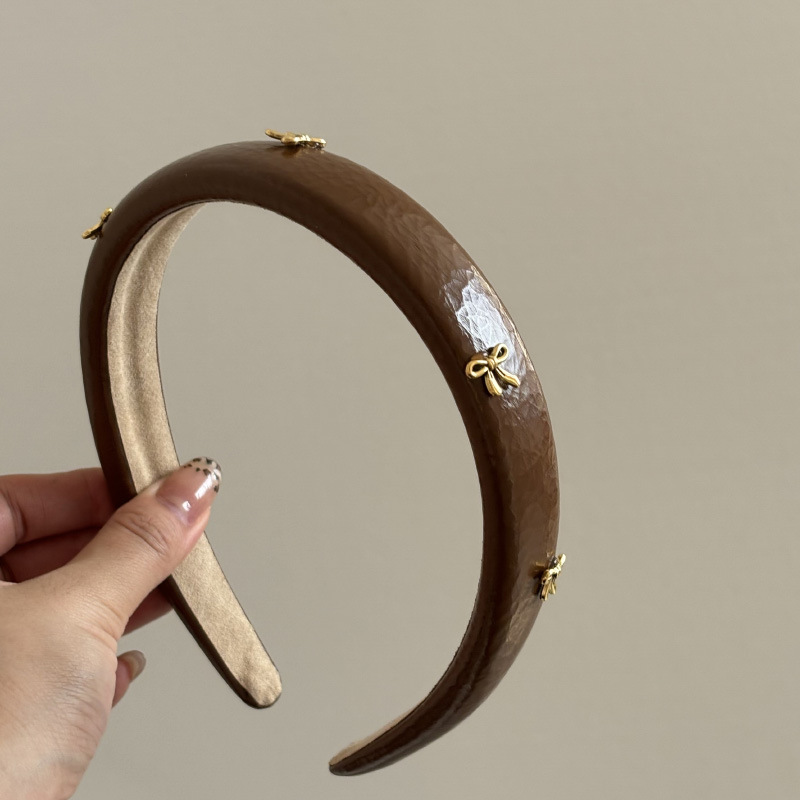 Retro leather atmosphere golde - огляд і ціна Leatherwork Pony