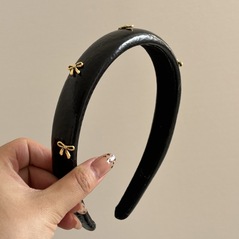 Retro leather atmosphere golde - огляд і ціна Leatherwork Pony